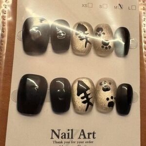 Paw & Arrow Nail Set – Black & Gold Glitter with Graphic‎ Accents (Medium)